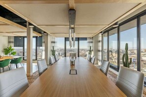 Dining - Modern Downtown High Rise Gym, Free Pkg (Salt Lake City)