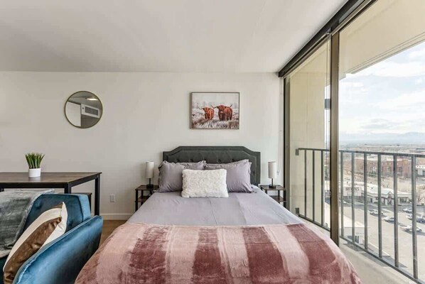 1 bedroom, desk, iron/ironing board, WiFi