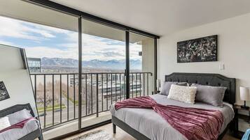 1 makuuhuone, työpöytä, silitysrauta/-lauta, Wi-Fi