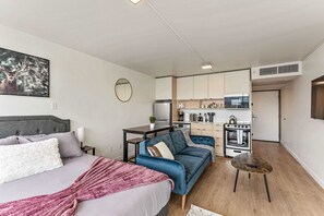1 bedroom, desk, iron/ironing board, WiFi