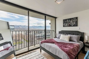 1 bedroom, desk, iron/ironing board, WiFi