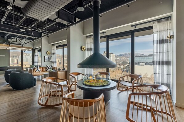 Interior - Downtown Stylish Cozy Vibe Work Area, Free pkg Gym (Salt Lake City)