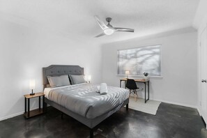 1 bedroom, desk, iron/ironing board, WiFi