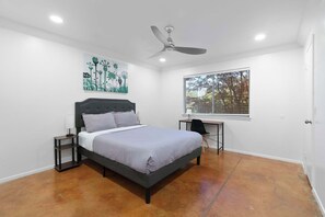 1 bedroom, desk, iron/ironing board, WiFi