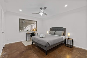 1 bedroom, desk, iron/ironing board, WiFi