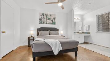 1 bedroom, desk, iron/ironing board, WiFi