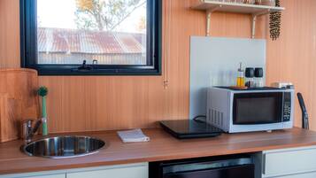 Refrigerador, microondas, parrilla de estufa y tostadora