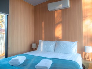 1 bedroom, bed sheets