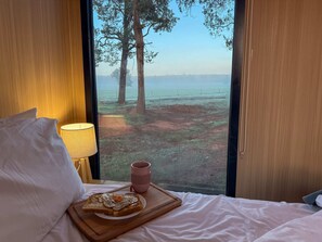 1 bedroom, bed sheets