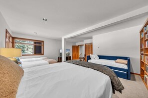 4 quartos, escrivaninha, Wi-Fi, roupa de cama