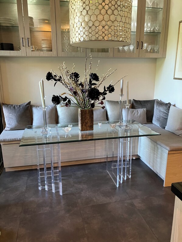 Interior - Upscale,3 bedroom condo- panoramic Hollywood Hill views - vibrant West Hollywood (West Hollywood)