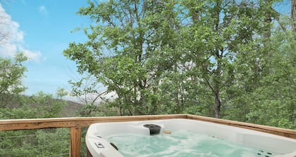 Valley Views, Hot Tub, Deck, Screened Porch & WiFi
