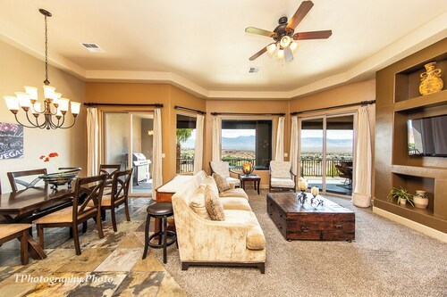 Luxury, 4+ Bedroom, 4 Bath Home on Golf Course with the Best View in Mesquite!