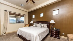4 bedrooms, iron/ironing board, WiFi, bed sheets - Luxury, 4+ Bedroom, 4 Bath Home on Golf Course with the Best View in Mesquite! (Mesquite)