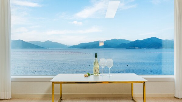 Basic Room, 1 Bedroom (Room 102) | 1 bedroom, free WiFi - Geoje Daol Pool Villa Pension (Geoje)