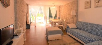 Apartment a stone's throw from the sea