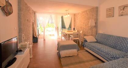 Apartment a stone's throw from the sea