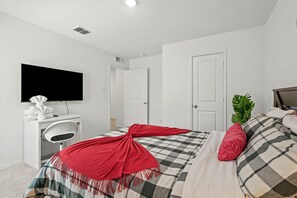 3 bedrooms, iron/ironing board, travel crib, WiFi - Anna Haven, Cozy Family retreat (Anna)