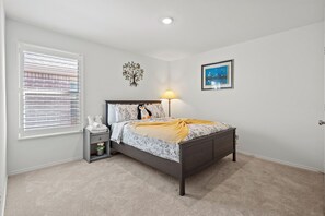 3 bedrooms, iron/ironing board, travel cot, WiFi - Anna Haven, Cozy Family retreat (Anna)