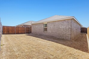 Property grounds - Anna Haven, Cozy Family retreat (Anna)