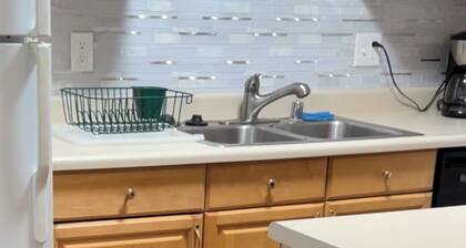 Cozy 2-bedroom apartment in charming Anchorage with WiFi 3