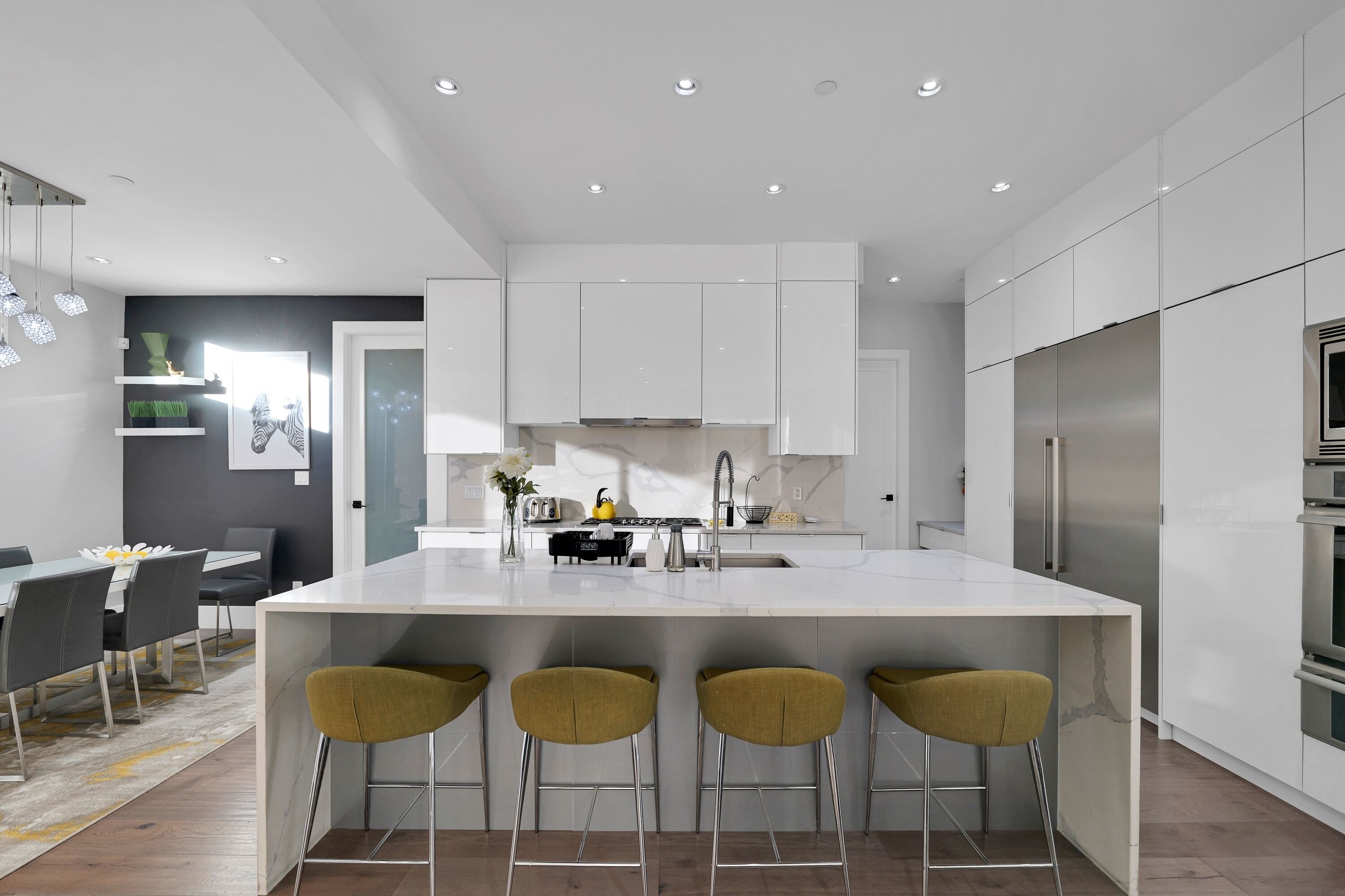 雪櫃、微波爐、焗爐、爐具