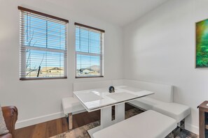 Dining - Reno Guest House · Near Tahoe & Mt Rose Skiing (Reno)