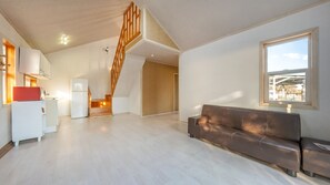 Basic-rum - 2 sovrum (B 201 (Private room/private BBQ/Pet)) | 1 sovrum och gratis wi-fi