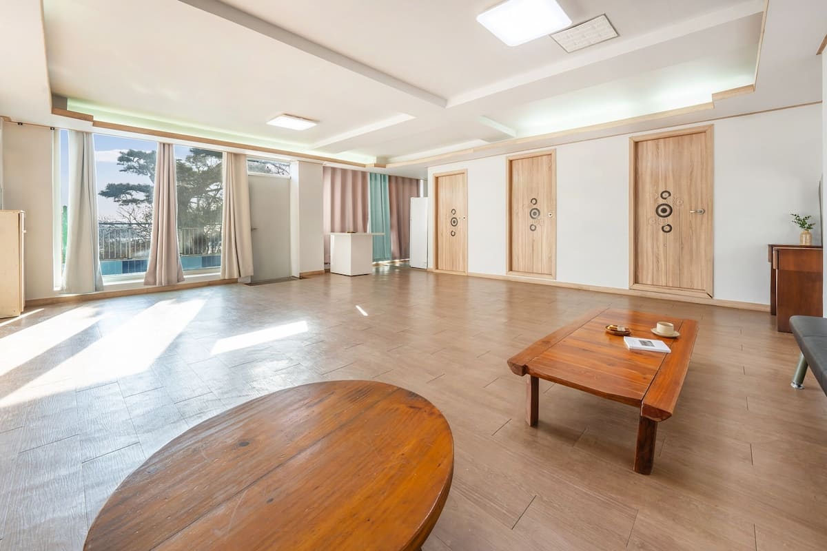 Quarto básico, 1 quarto (A101 (Private/Pet OK/BBQ)) | 1 quarto, Wi-Fi de cortesia