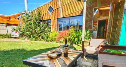Casa Mila family house central and steps from the lake