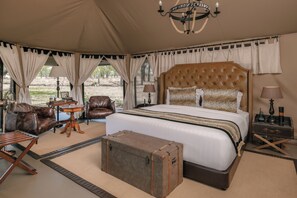 ลักซ์ชัวรี่เต็นท์, วิวสวนสาธารณะ | ตู้นิรภัยในห้องพัก, โต๊ะทำงาน, พื้นที่ทำงานแบบใช้แล็ปท็อป, Wi-Fi ฟรี