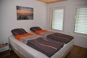 2 bedrooms, iron/ironing board, free WiFi, bed sheets