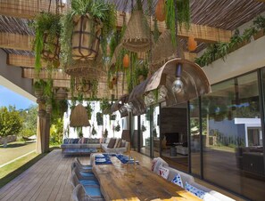 Villa | Dining