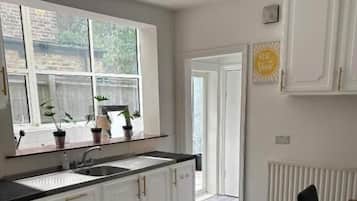 Comfort Room, 1 Double Bed | Private kitchen