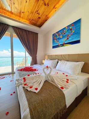 Desk, laptop workspace, iron/ironing board, free WiFi - Sand Bay Resort Semporna (Semporna)