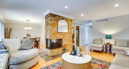 Fire Pit & Yard: Family Home in Farmington Hills!