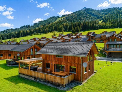 Chalet on the ski slopes with sauna and hot tub