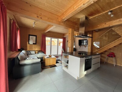 Chalet on the ski slopes with sauna and hot tub