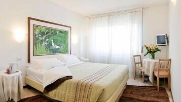Double or Twin Room | Desk, laptop workspace, soundproofing, free WiFi