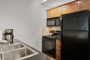 Refrigerador, microondas, horno, lavavajillas