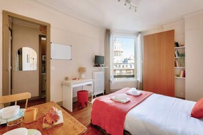 熨斗/熨衫板、Wi-Fi、床單