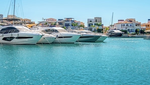 Marina - Sanders Eduardovich - Cozy 2-Bdr with Balcony (Agios Athanasios)