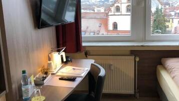 Kamar Single | Meja kerja, ruang kerja ramah laptop, dan Wi-Fi gratis