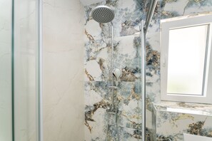 Shower, towels