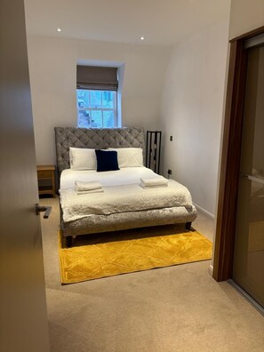 2 bedrooms, iron/ironing board, Internet, bed sheets