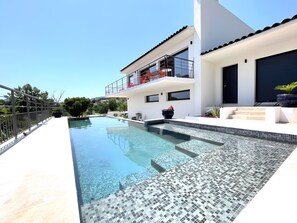 Pool - Villa 'Luxe Vue Mer Baie De Cannes' with Sea View, Wi-Fi and Air Conditioning (Les Adrets-de-l'Estérel)