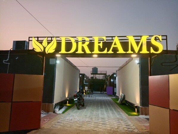 Front of property - Dreams - Mahabalipuram (Tirupporur)