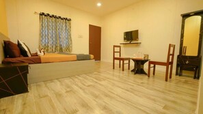 Ropa de cama de alta calidad, escritorio, wifi gratis y ropa de cama