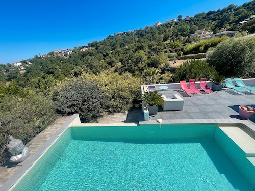 Villa 'Architecte Vue Mer' mit Meerblick, Wi-Fi und Klimaanlage