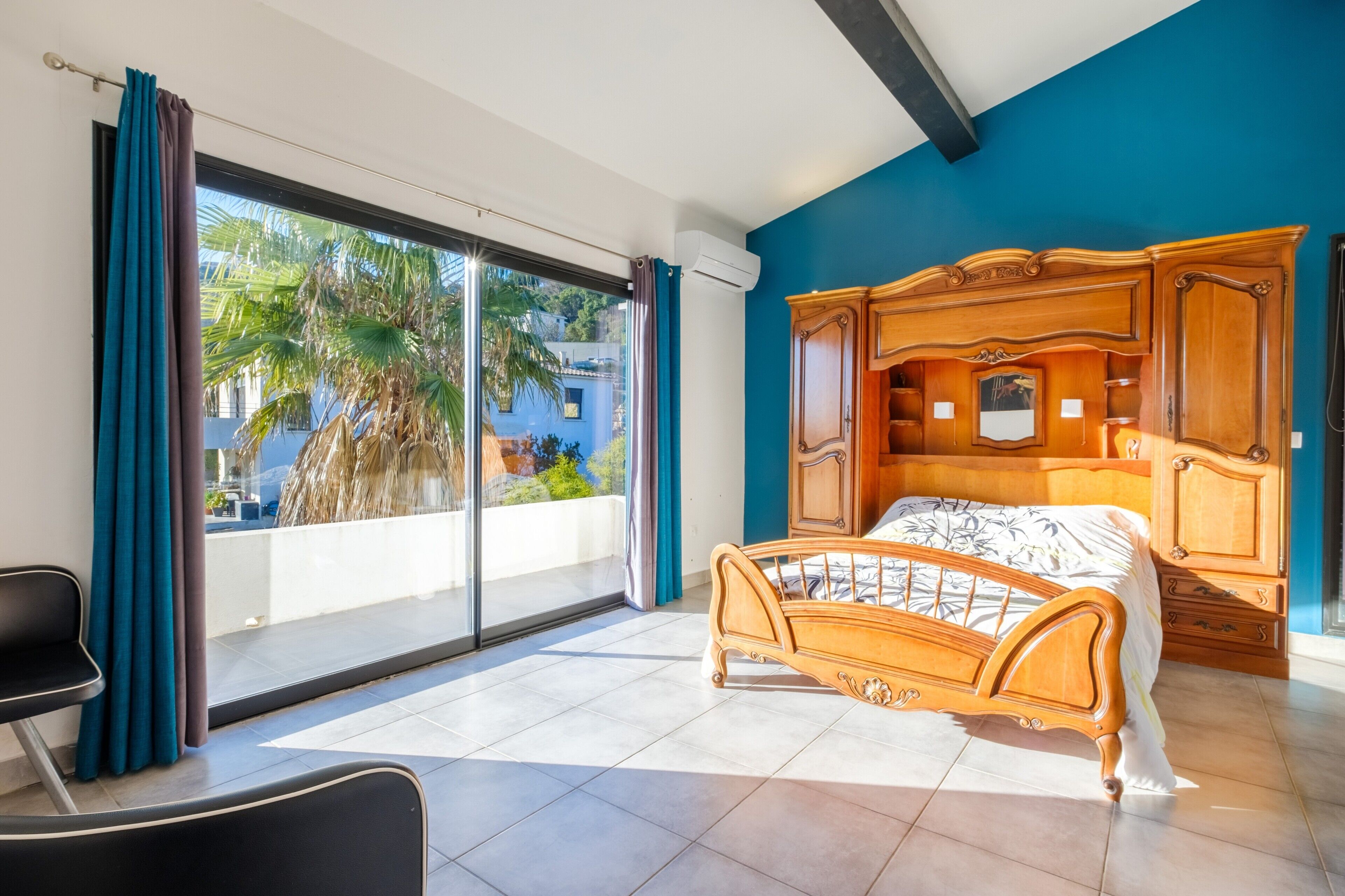 4 slaapkamers, een strijkplank/strijkijzer, gratis wifi, beddengoed